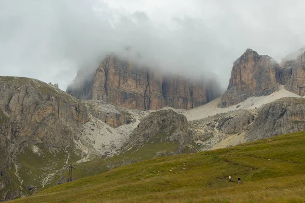 Pohled z hory Dolomity na mlžný den, Jižní Tyrolsko — Stock fotografie