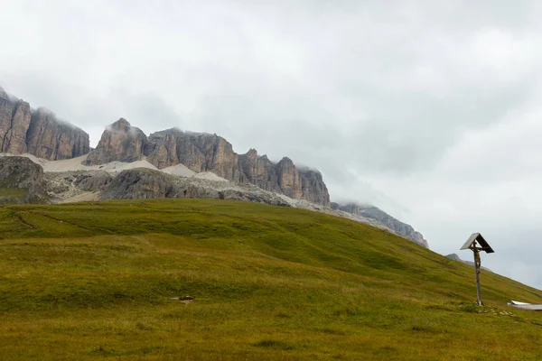 안개가 하루, 남쪽 티 롤에 Dolomites 산의 보기 — 스톡 사진