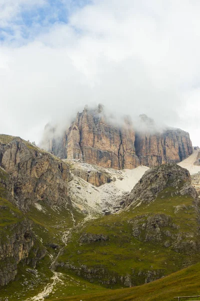 안개가 하루, 남쪽 티 롤에 Dolomites 산의 보기 — 스톡 사진