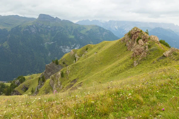 Pohled z hory Dolomity na mlžný den, Jižní Tyrolsko — Stock fotografie