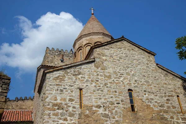 Complejo de fortaleza de Ananuri en montañas cauacasianas, Georgia — Foto de Stock