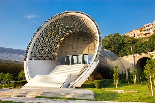 Tbilisi, Georgië, 24 augustus 2018 de muziek theater en Exhibition Hall in Tbilisi, Georgië — Stockfoto