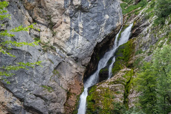 Berühmter savica wasserfall in den julianischen alpen, slowenien — Stockfoto