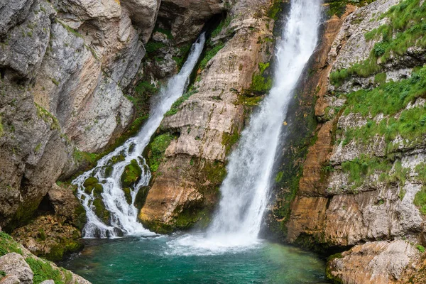 Cachoeira Savica famosa em Julian Alps, Eslovênia — Fotografia de Stock