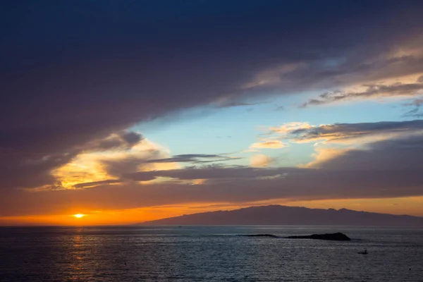 Bellissimo tramonto sull'oceano Atlantico all'isola di Tenerife — Foto Stock