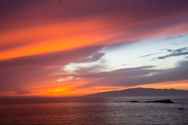 Bellissimo tramonto sull'oceano Atlantico all'isola di Tenerife — Foto Stock