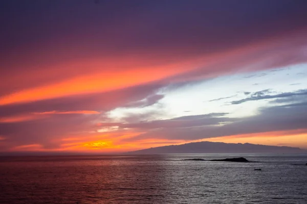 Bellissimo tramonto sull'oceano Atlantico all'isola di Tenerife — Foto Stock