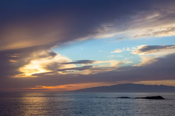 Magnifique coucher de soleil sur l'océan Atlantique à l'île de Tenerife — Photo