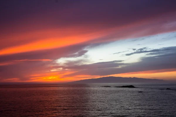 Bellissimo tramonto sull'oceano Atlantico all'isola di Tenerife — Foto Stock