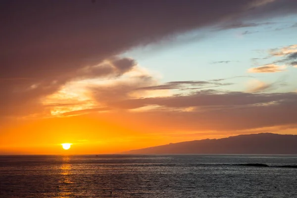 Bellissimo tramonto sull'oceano Atlantico all'isola di Tenerife — Foto Stock