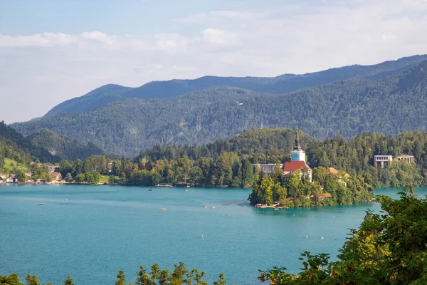 Vista do famoso lago Bled em Julian Alps, Eslovênia — Fotografia de Stock