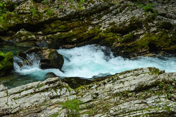 Vintgar Gorge - famosa caminhada na Eslovênia, Julian Alps — Fotografia de Stock