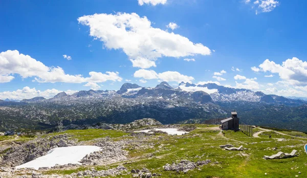 Kostel na Krippensteinu v pohoří Dachstein v rakouské spolkové zemi Obertraun — Stock fotografie