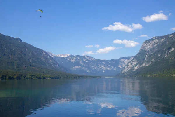 Vista sul lago di Bohinj, Alpi Giulie, Slovenia — Foto Stock
