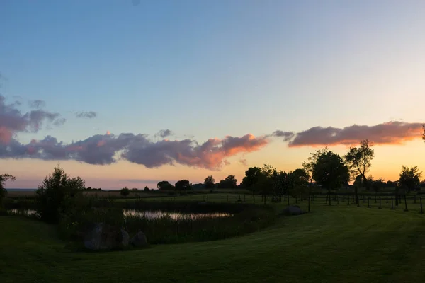 Kväll vid sjön i Skåne län, Sverige — Stockfoto