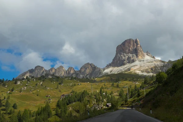 Bela vista de Dolomites Alpes, Tirol do Sul — Fotografia de Stock