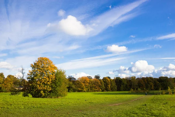 Sunny autumn days in park of Copenhagen Area — Stock Photo, Image