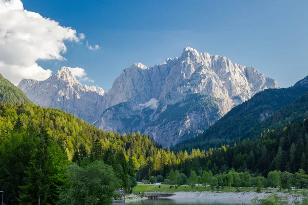 Widok na jezioro jasna w Alpach Julijskich, Słowenia — Zdjęcie stockowe
