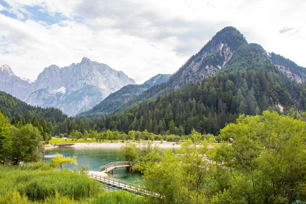 Vista del lago Jasna en los Alpes Julianos, Eslovenia —  Fotos de Stock