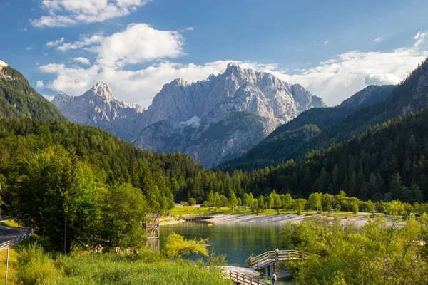 Julian Alps, Slovenya Jasna gölü görünümü — Stok fotoğraf