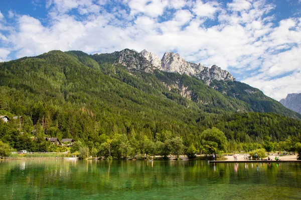 Vista del lago Jasna en los Alpes Julianos, Eslovenia —  Fotos de Stock