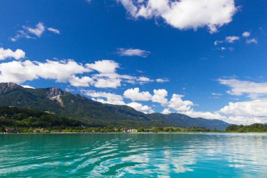 Faaker üzerinde gökyüzü Ausrian Alpleri, Carinthia bölgesinde görmek