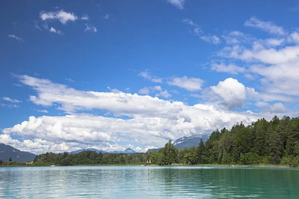 Ciel sur Faaker voir dans les Alpes australiennes, région de Carinthie — Photo