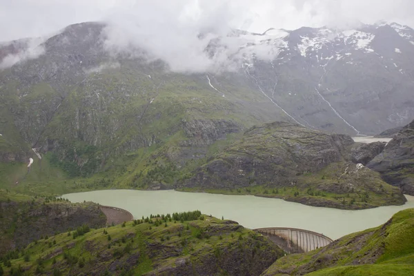 Lago de altas montañas en Grossglockner High Alpine Road, Austia — Foto de Stock