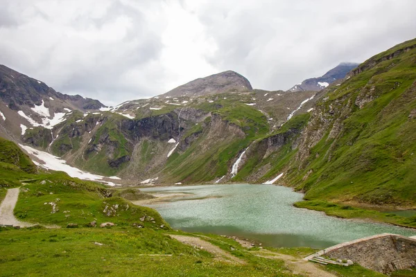 Lago de altas montañas en Grossglockner High Alpine Road, Austia — Foto de Stock