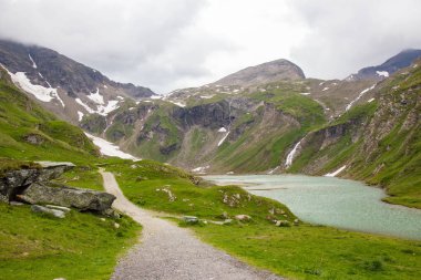 Grossglockner High Alpine Road 'da yüksek dağlar Gölü, Austia