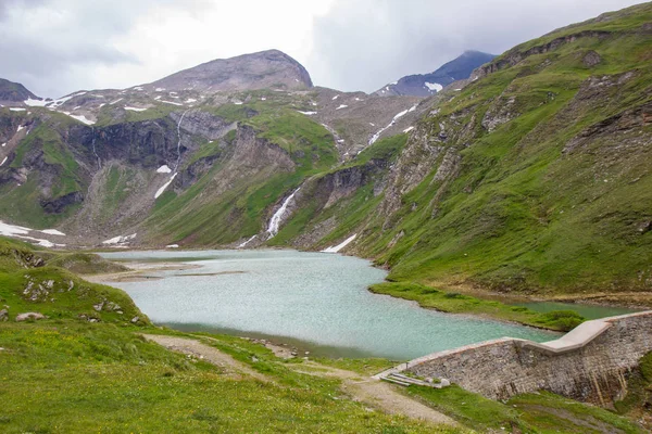 Lago de altas montañas en Grossglockner High Alpine Road, Austia — Foto de Stock