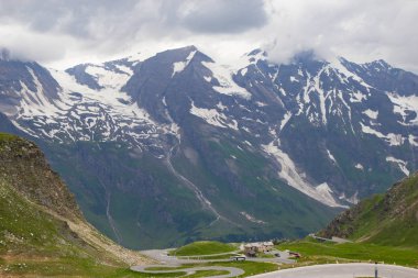 yüksek Alpine Road, Avusturya, katlanmış ve döner