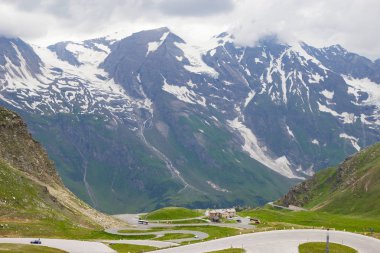 yüksek Alpine Road, Avusturya, katlanmış ve döner
