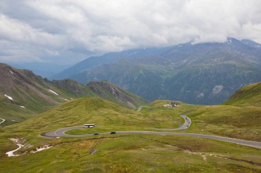 yüksek Alpine Road, Avusturya, katlanmış ve döner