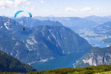 5 Fingers görünüm noktasından Hallstatt Gölü havadan görünümü