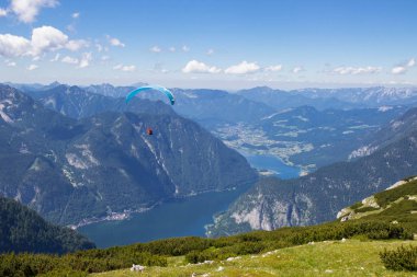 5 Fingers görünüm noktasından Hallstatt Gölü havadan görünümü