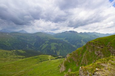 Bad Gastein, Avusturya'da teleferiğin tepesinden Alpler'in görünümü