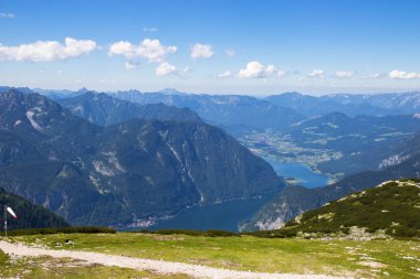 5 Fingers görünüm noktasından Hallstatt Gölü havadan görünümü