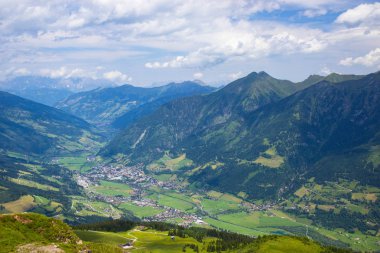 Bad Gastein, Avusturya'da teleferiğin tepesinden Alpler'in görünümü