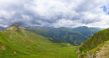 Bad Gastein, Avusturya'da teleferiğin tepesinden Alpler'in görünümü