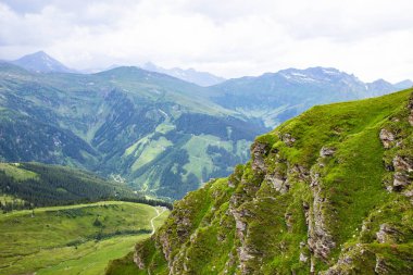 Bad Gastein, Avusturya'da teleferiğin tepesinden Alpler'in görünümü