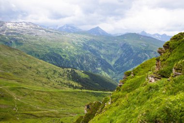 Bad Gastein, Avusturya'da teleferiğin tepesinden Alpler'in görünümü