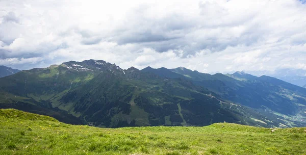 Widok na Alpy od szczytu kolejki linowej w Bad Gastein, Austria — Zdjęcie stockowe