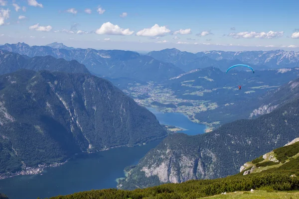5 Fingers görünüm noktasından Hallstatt Gölü havadan görünümü
