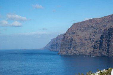 Tenerife adasındaLos Gigantos kayalıkları, İspanya