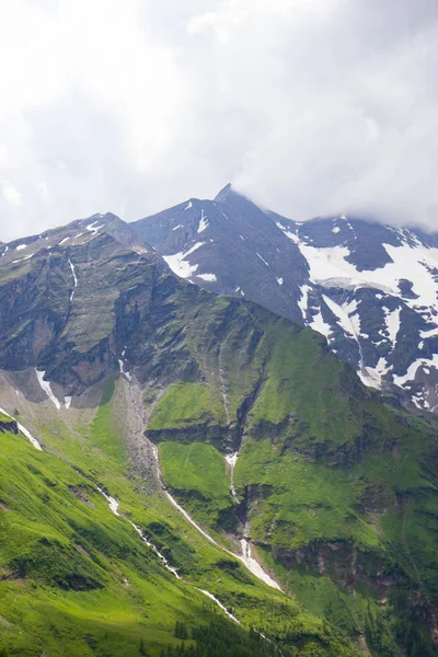 Vista de verano de los Alpes austríacos en Tirol — Foto de Stock