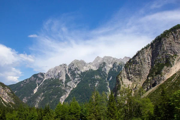 从斯洛文尼亚弗西克山口欣赏朱利安阿尔卑斯山 — 图库照片