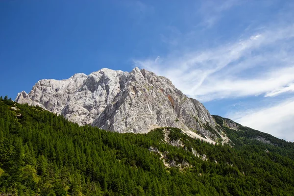 Вид на Юліанські Альпи з ВРЦ-пас, Словенія — стокове фото