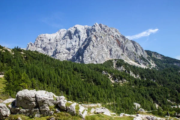 Julian Alps'in Vrsic Pass'ten görünümü, Slovenya — Stok fotoğraf