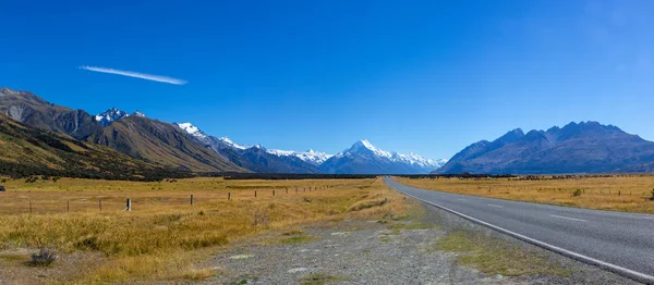 Estrada para o Parque Nacional Aoraki, Nova Zelândia — Fotografia de Stock